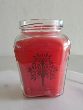 Strawberry Cream candle jar, 7.5 oz New Approx burn time 48 hrs Celebrating Home